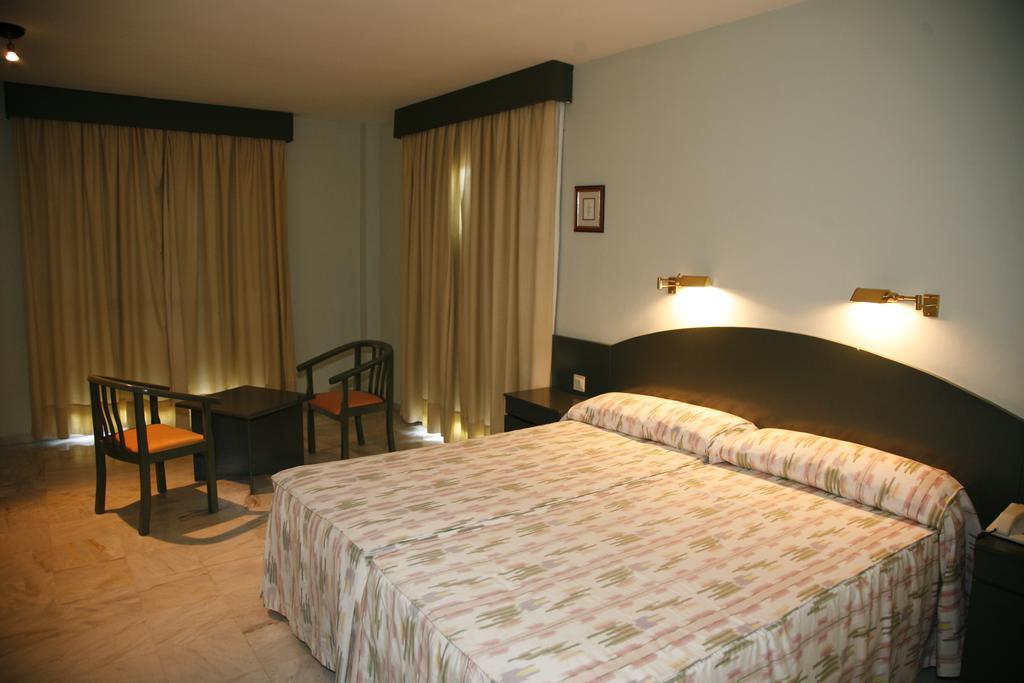 Ele La Perla Hotel Carchuna Room photo